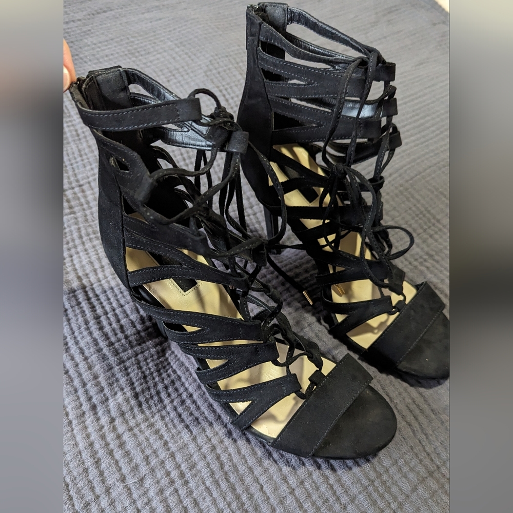 Black suede  Heels, very sexy Zipper in the back.  Forever 21.  9